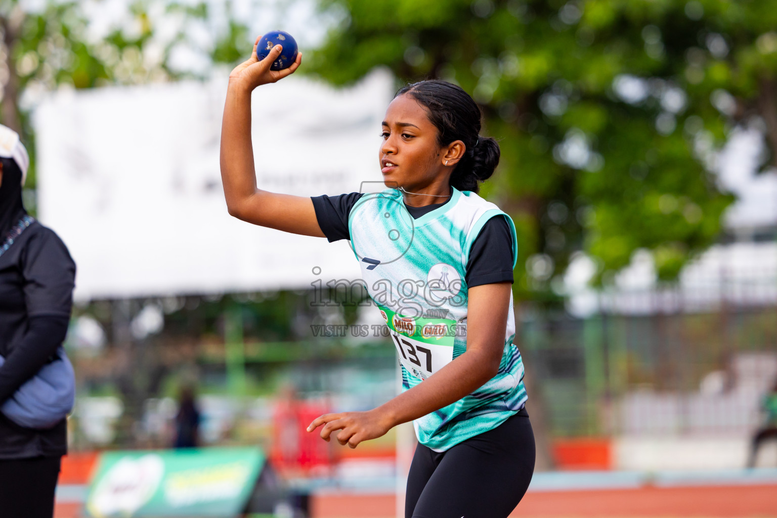 Day 4 of Inter-school Athletics Championship 2025 held in Ekuveni Synthetic Track, Male', Maldives on Thursday, 09th October 2025. Photos by: Nausham Waheed / Images.mv
