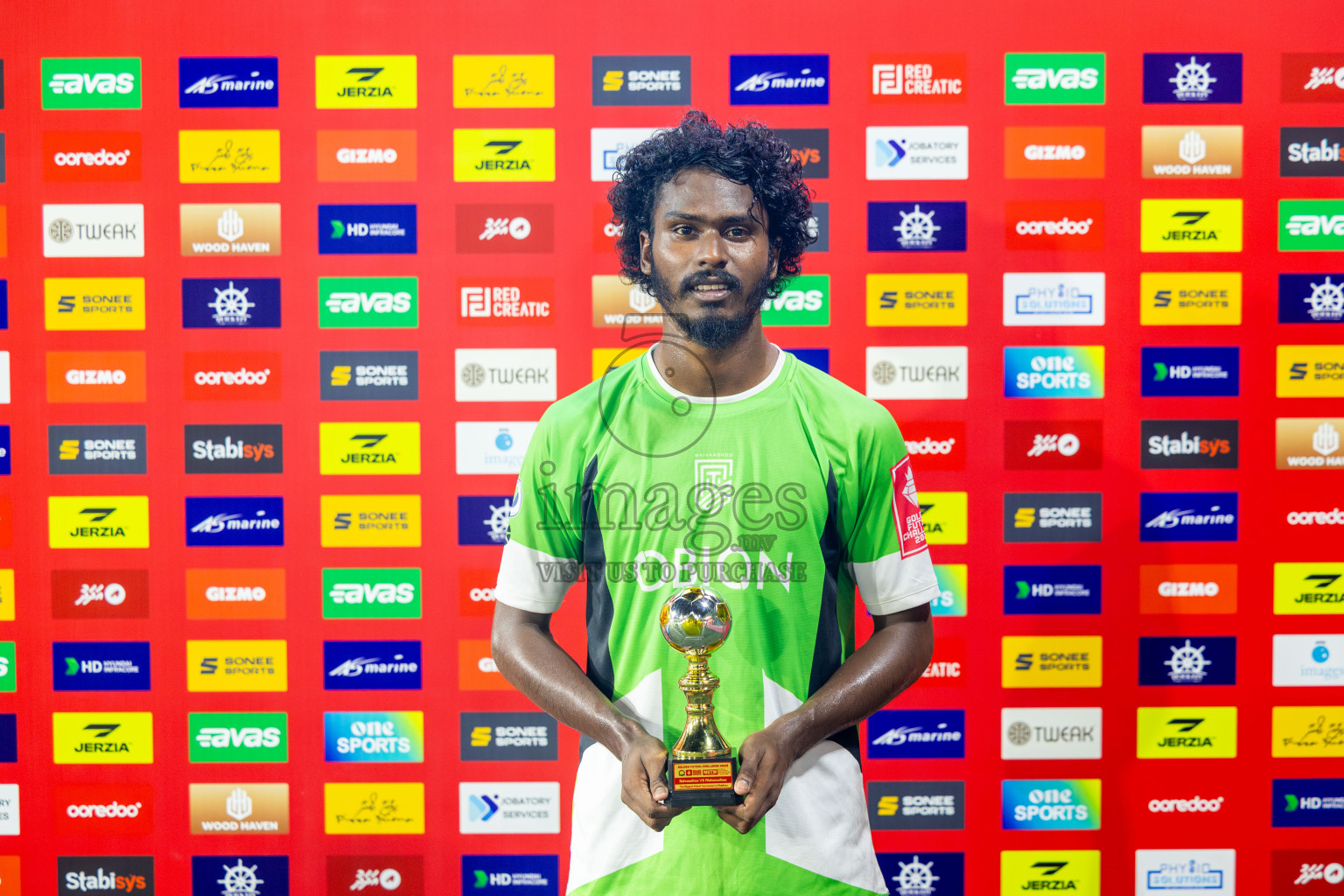 HDh Naivaadhoo vs HDh Makunudhoo in Atoll Round Semi-Final on Day 23 of Golden Futsal Challenge 2025 was held on Monday , 27th January 2025, in Hulhumale', Maldives. Photos: Nausham Waheed / images.mv