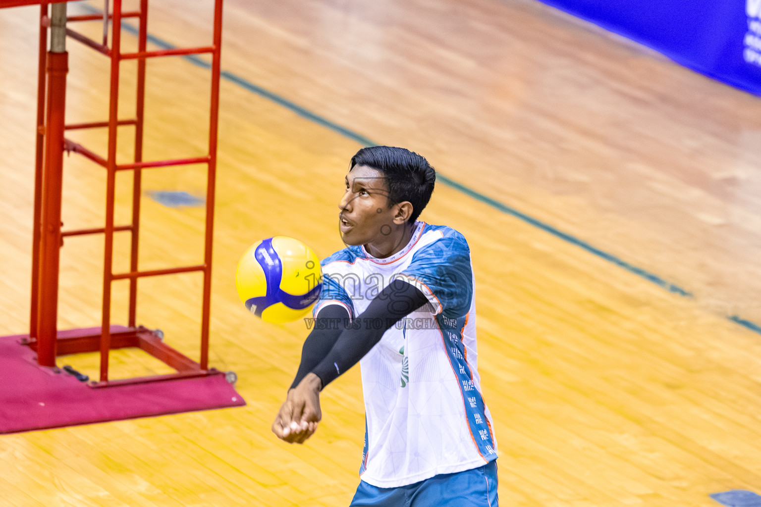 ADh. Maamigili vs Lh. Naifaru in the Finals of MILO Raajje Volley Junior Championship 2025 (U19 Boys) was held in Social Center Indoor Hall, Maldives on Sunday, 28th September 2025. Photos: Mohamed Mahfooz Moosa / images.mv