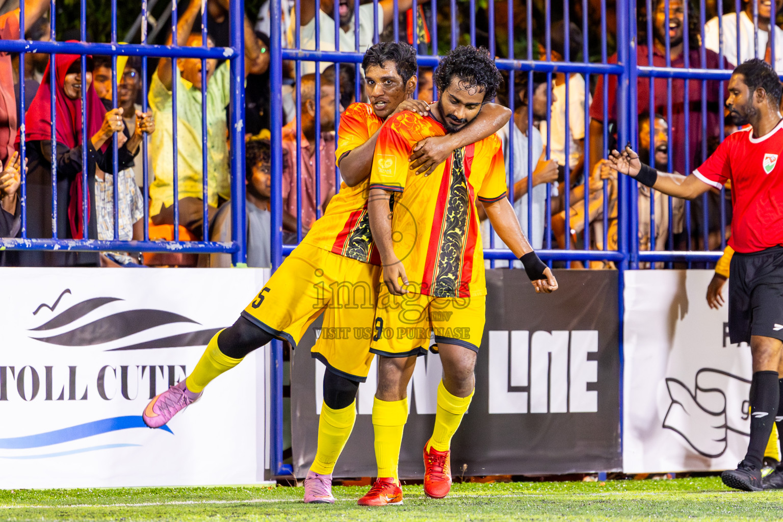 Hithaadhoo vs Thulhaadhoo in Day 5 of Better in Baa Futsal Fiesta 2025 Men's division held in B. Eydhafushi, Maldives on Sunday, 9th November 2025. Photos: Nausham Waheed / images.mv