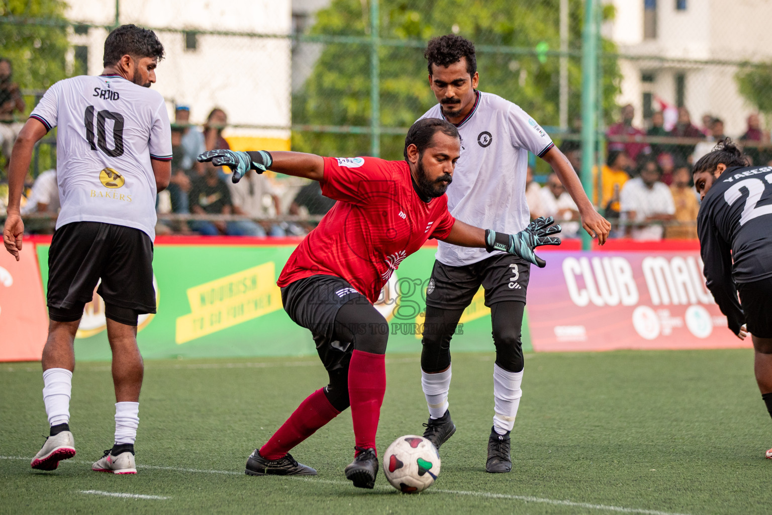 TRADENET VS KULHIVARU VUZARA CLUB in Club Maldives Classic 2024 held in Rehendi Futsal Ground, Hulhumale', Maldives on Friday, 6th September 2024. 
Photos: Hassan Simah / images.mv