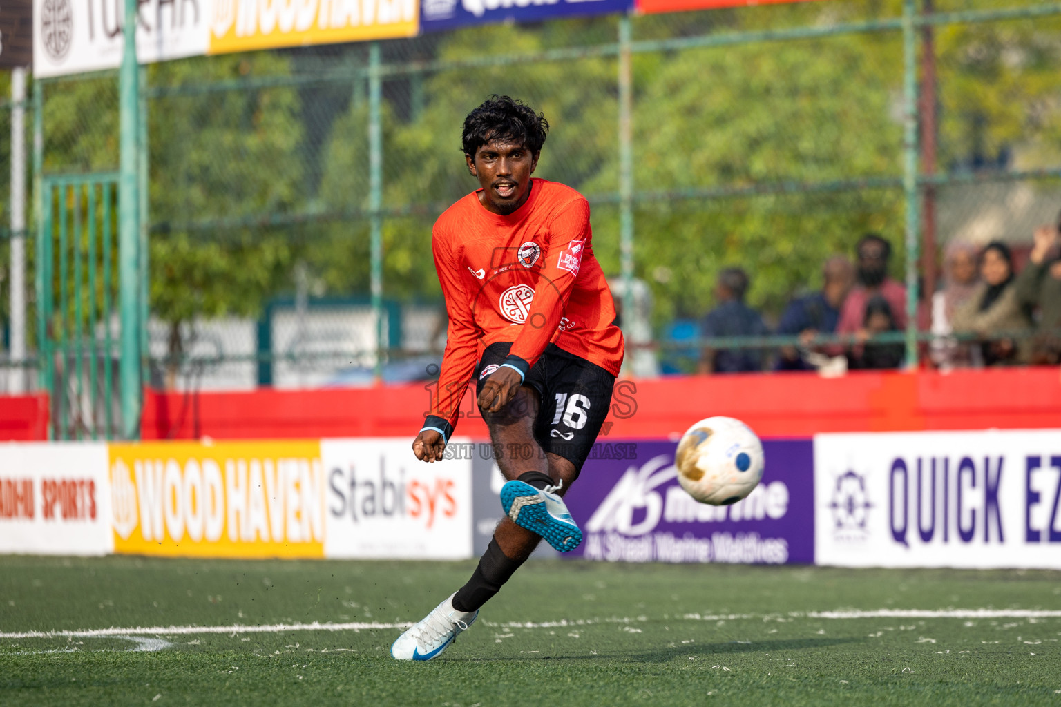 Th Dhiyamigili vs Th Omadhoo in Day 14 of Golden Futsal Challenge 2025 was held on Saturday, 18th January 2025, in Hulhumale', Maldives. 
Photos: Hassan Simah / images.mv