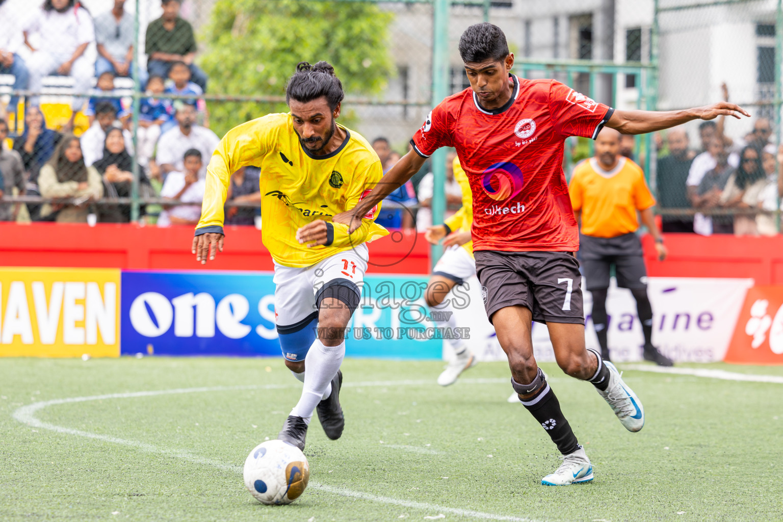 GDh Madaveli VS GDh Gadhdhoo in Atoll Round Semi-Final on Day 20 of Golden Futsal Challenge 2025 was held on Friday, 24th January 2025, in Hulhumale', Maldives.
Photos: Ismail Thoriq / images.mv