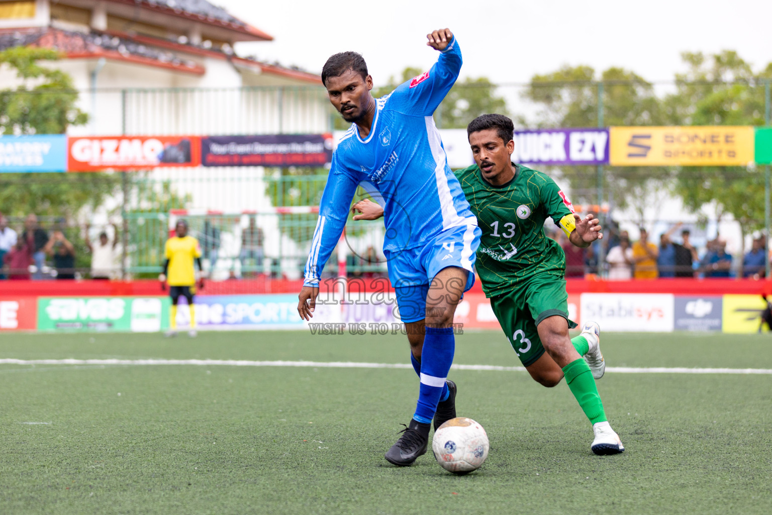 R Maduvvari VS R Alifushi in Day 6 of Golden Futsal Challenge 2025 on Friday, 6th January 2025, in Hulhumale', Maldives 
Photos: Hassan Simah / images.mv