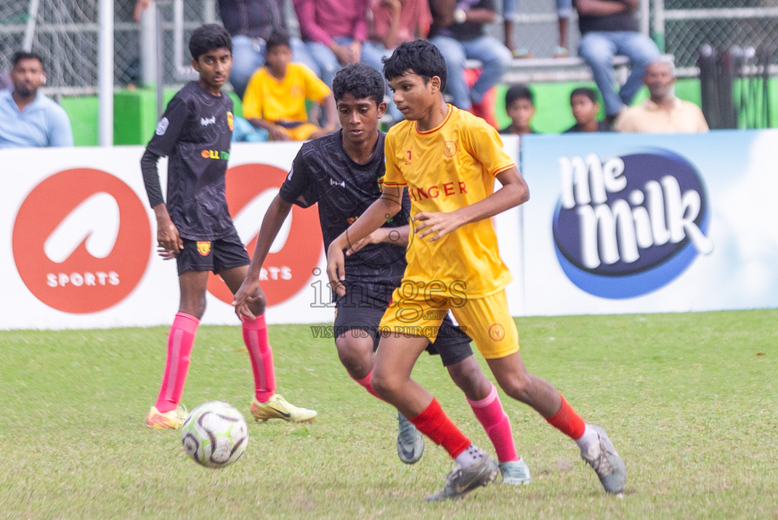 United Victory vs Victory Sports Club  (U14) in Day 5 of Dhivehi Youth League 2024 held at Henveiru Stadium on Friday 29th November 2024. Photos: Shuu Abdul Sattar/ Images.mv