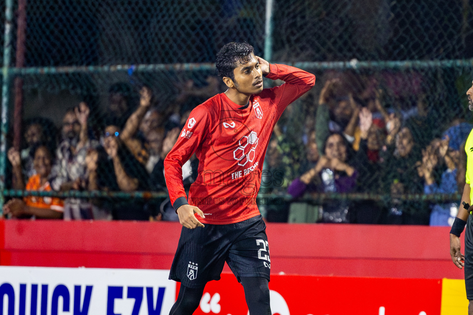 Th Omadhoo vs Th Thimarafushi in Day 18 of Golden Futsal Challenge 2025 was held on Wednesday, 22nd January 2025, in Hulhumale', Maldives. Photos: Nausham Waheed / images.mv
