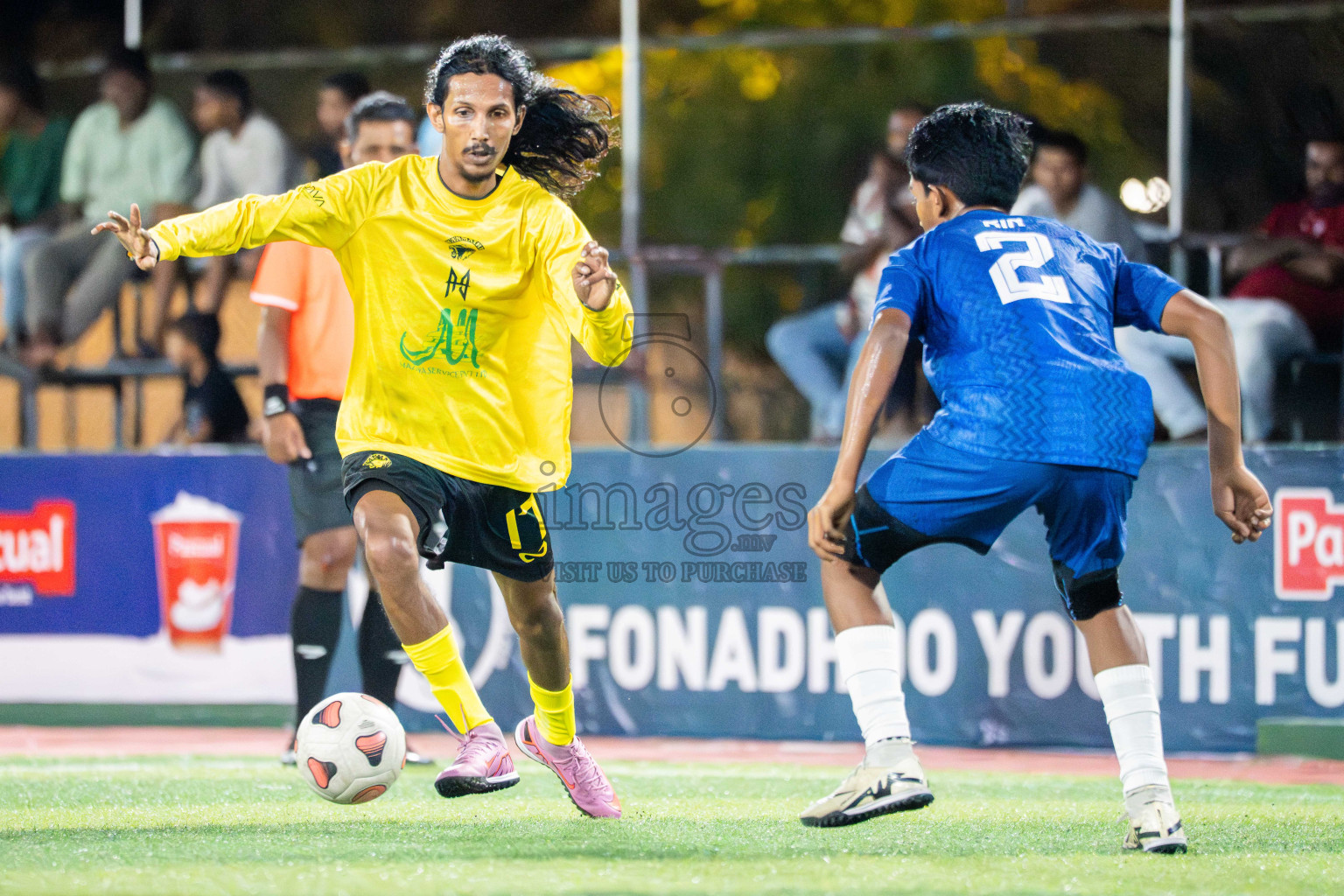 Foemathi JR VS Kanmathi SC in Day 3 - Fonadhoo Youth Futsal Challenge 2025 held in Fonadhoo Futsal Stadium, L. Fonadhoo, Maldives on Tuesdat, 28th October 2025 Photos: Arif Rasheed / images.mv