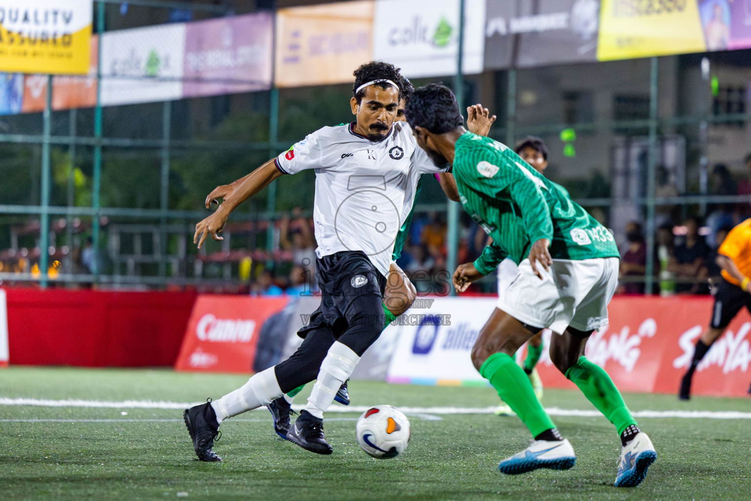 TEAM BADHAHI vs KULHIVARU VUZARA CLUB in the Semi-finals of Club Maldives Classic 2024 held in Rehendi Futsal Ground, Hulhumale', Maldives on Tuesday, 19th September 2024. 
Photos: Nausham Waheed / images.mv