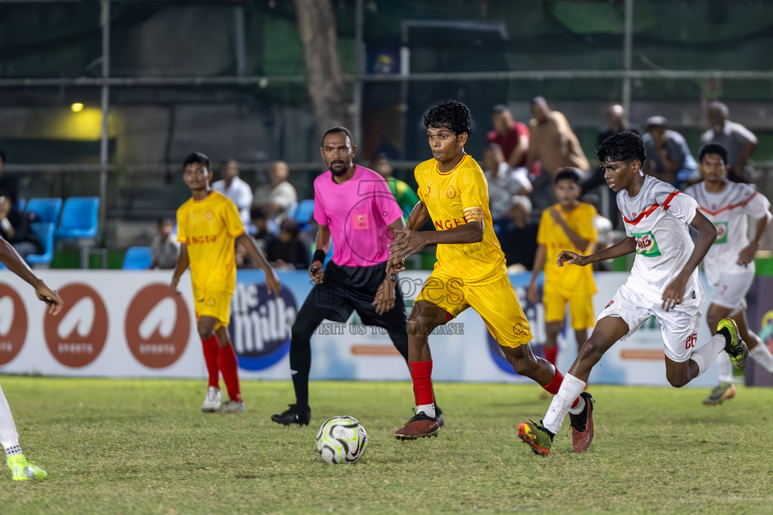 Day 10 of Dhivehi Youth League 2024 was held at Henveiru Stadium, Male', Maldives on Sunday, 15th December 2024.
Photos: Ismail Thoriq / Images.mv