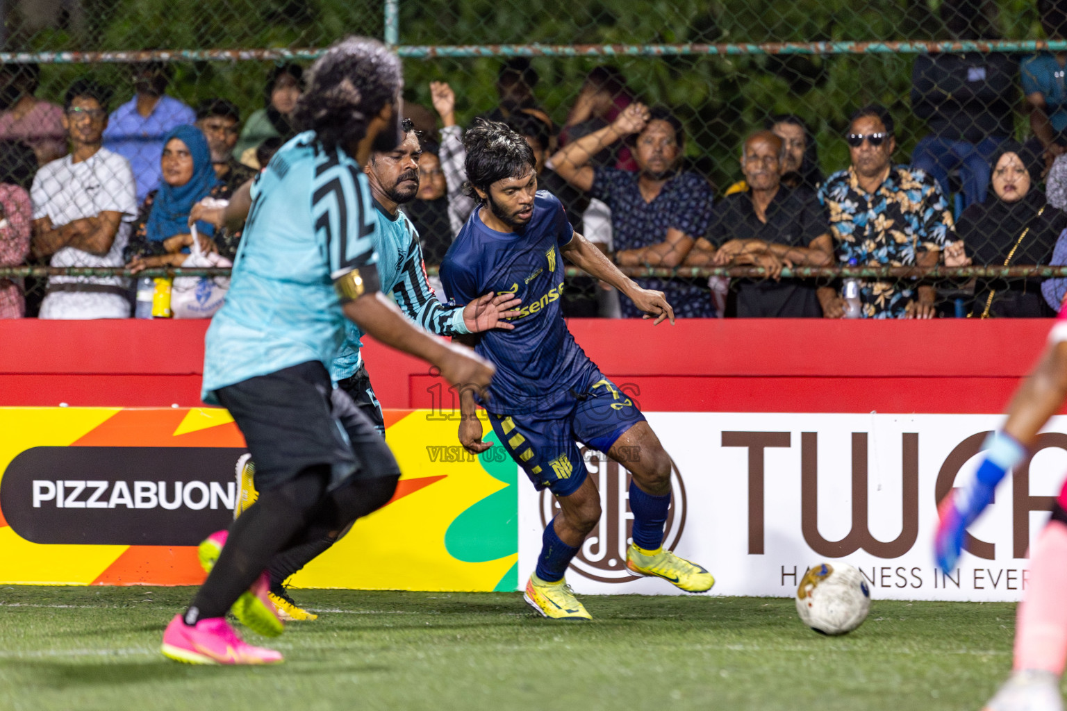M Muli vs M Naalaafushi in Day 12 of Golden Futsal Challenge 2025 was held on Thursday, 16th January 2025, in Hulhumale', Maldives.
Photos: Hassan Simah / images.mv