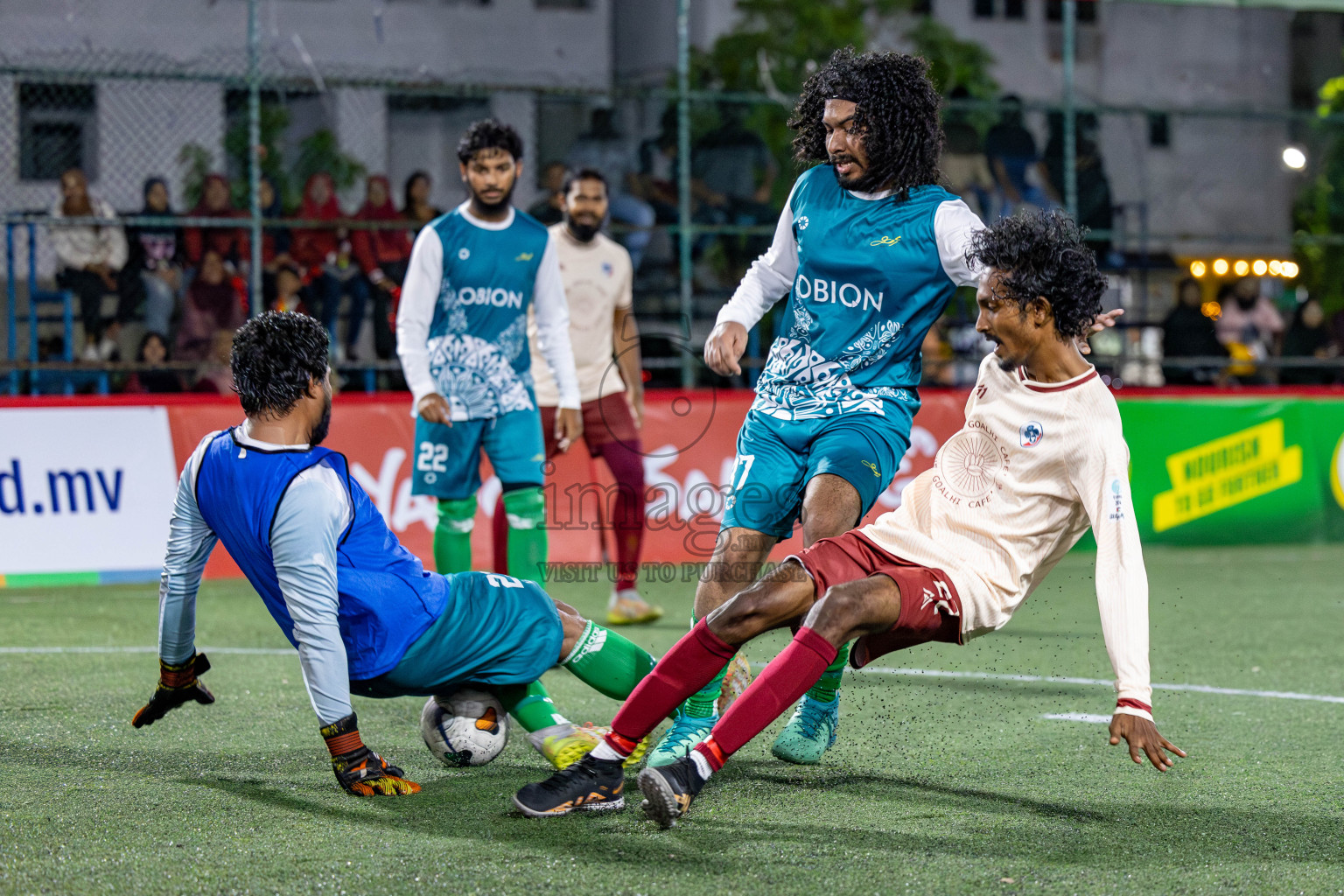 CLUB 220 vs HES CLUB Maldives Classic 2024 held in Rehendi Futsal Ground, Hulhumale', Maldives on Thursday, 12th September 2024. 
Photos: Hassan Simah / images.mv