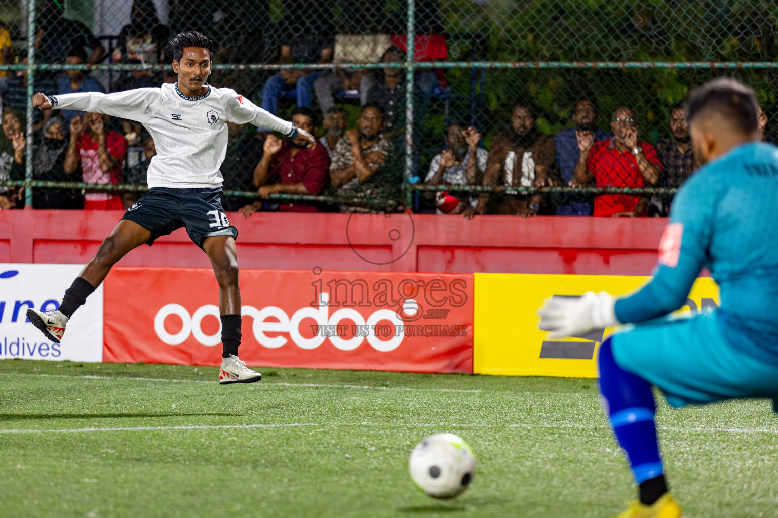 R. Dhuvaafaru VS Sh. Feydhoo on Day 33 of Golden Futsal Challenge 2024, held on Sunday, 18th February 2024, in Hulhumale', Maldives Photos: Hassan Simah / images.mv