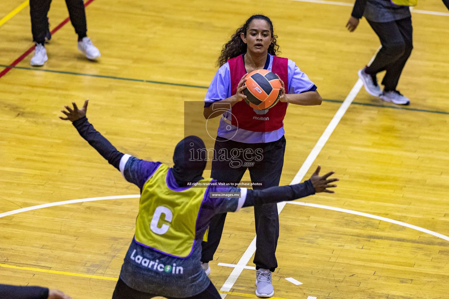 Sports Club Skylark vs Vyansa in the Milo National Netball Tournament 2022 on 17 July 2022, held in Social Center, Male', Maldives. 
Photographer: Hassan Simah / Images.mv