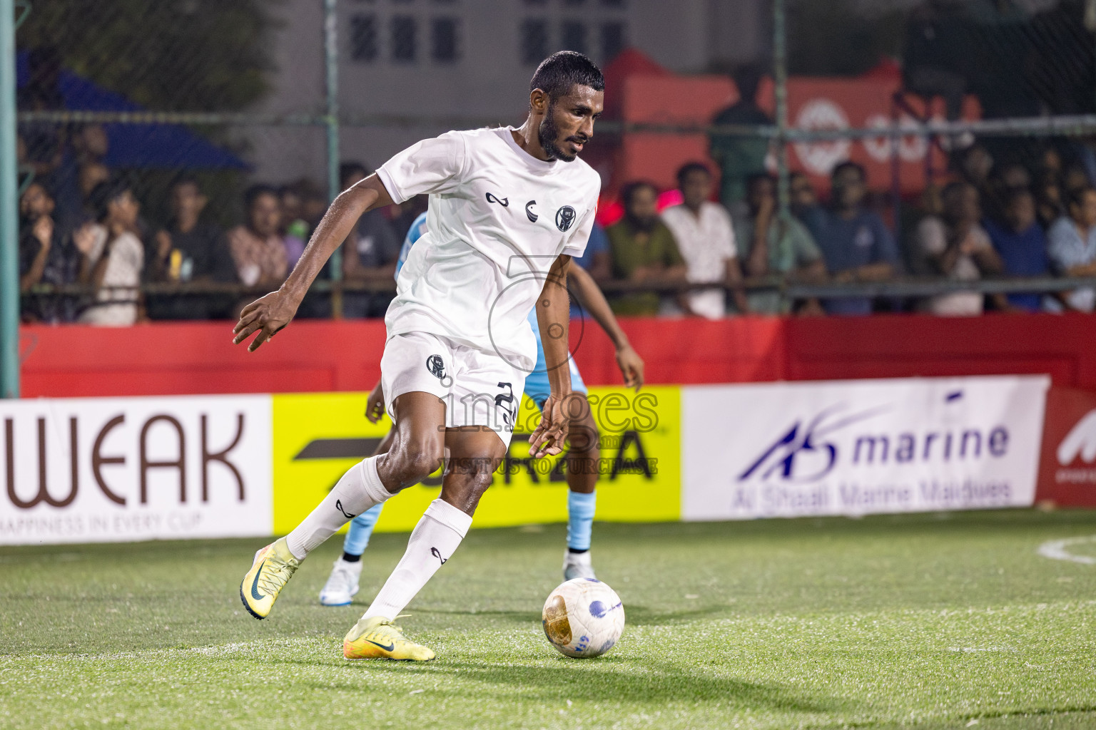 HA Ihavandhoo vs HA Dhidhdhoo in Day 13 of Golden Futsal Challenge 2025 was held on Friday, 17th January 2025, in Hulhumale', Maldives 
Photos: Hassan Simah / images.mv