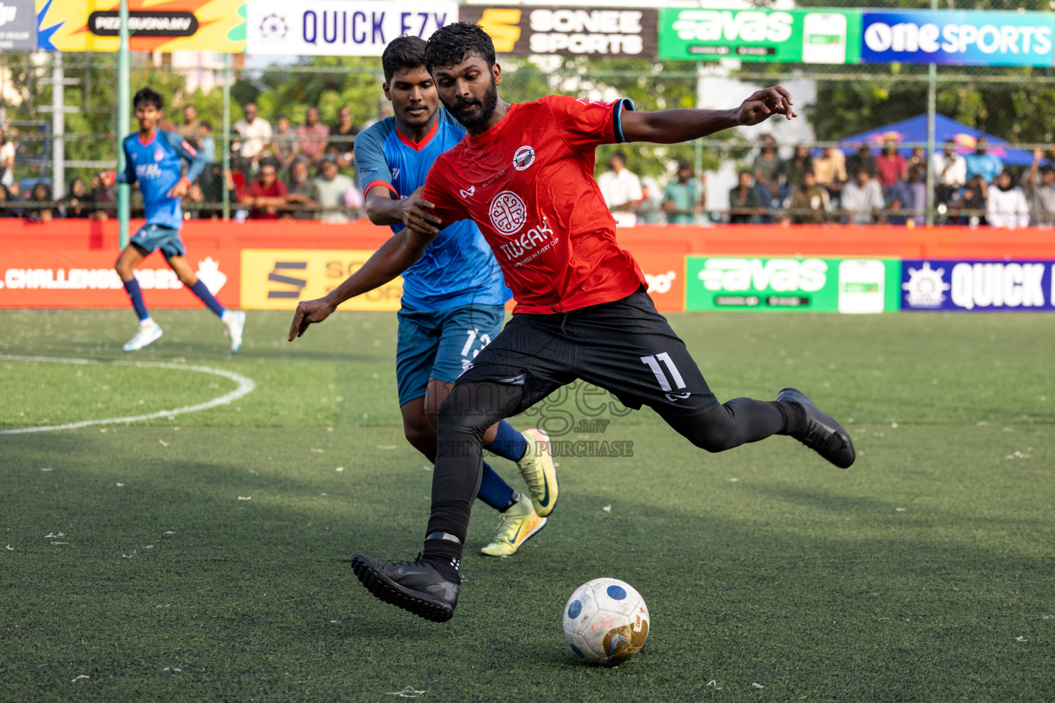 Th Dhiyamigili vs Th Omadhoo in Day 14 of Golden Futsal Challenge 2025 was held on Saturday, 18th January 2025, in Hulhumale', Maldives. 
Photos: Hassan Simah / images.mv