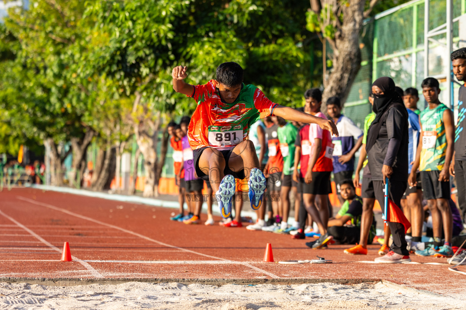 Day 4 of Inter-school Athletics Championship 2025 held in Ekuveni Synthetic Track, Male', Maldives on Thursday, 09th October 2025. Photos by: Raaif Yoosuf / Images.mv