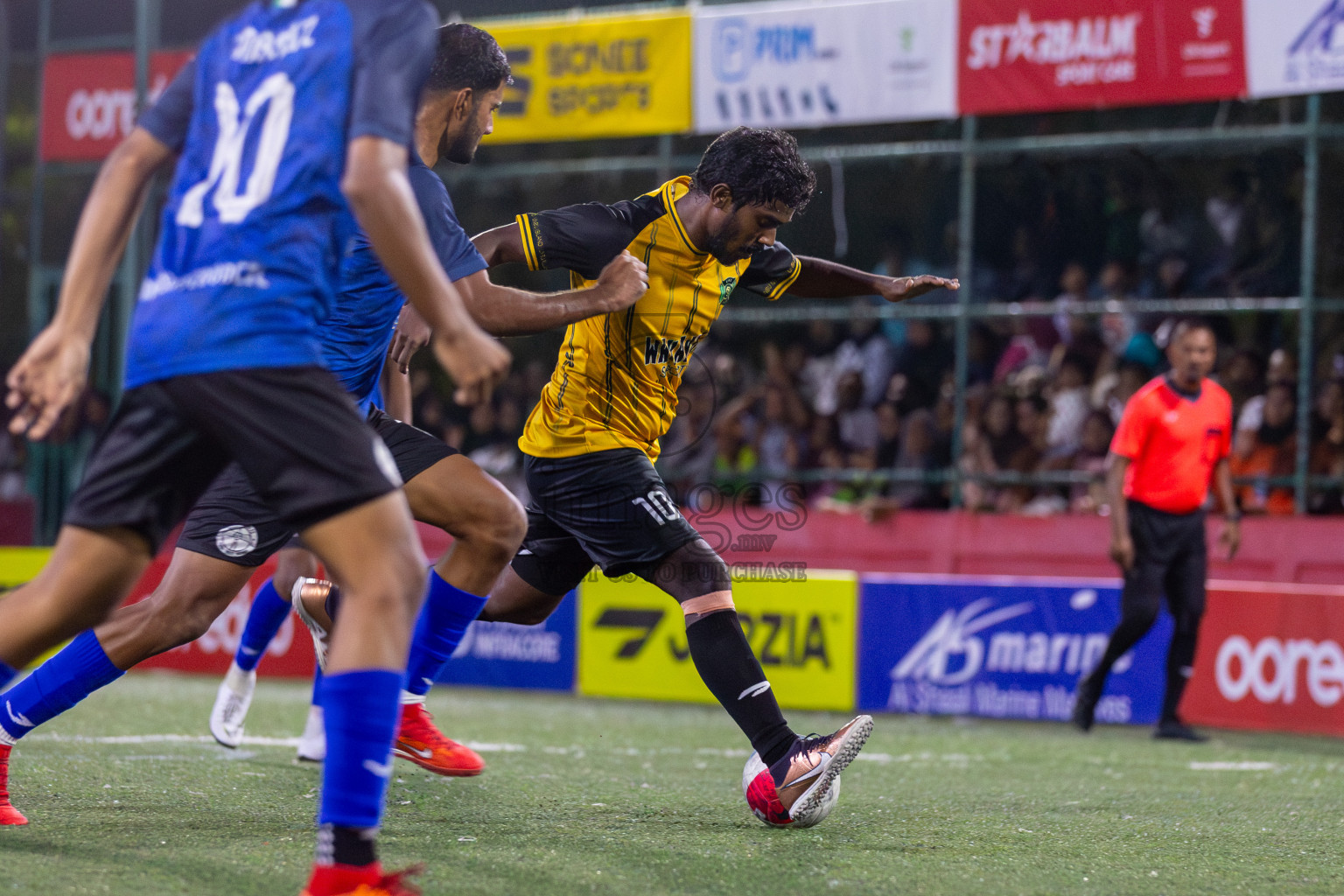 HA Vashafaru vs HA Hoarafushi in Day 5 of Golden Futsal Challenge 2024 was held on Friday, 19th January 2024, in Hulhumale', Maldives Photos: Mohamed Mahfooz Moosa / images.mv