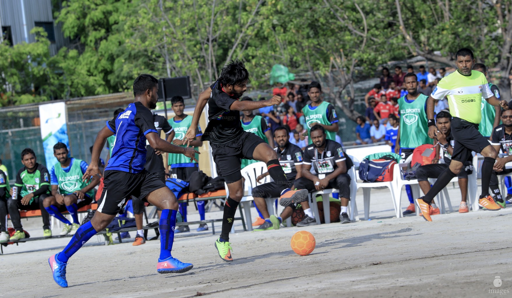 Day 3 of Club Maldives Cup Futsal Tournament  
FENAKA VS POLICE CLUB , Male', Maldives , Tuesday 11th, 2017. (Images.mv Photo: Mohamed Ahsan)