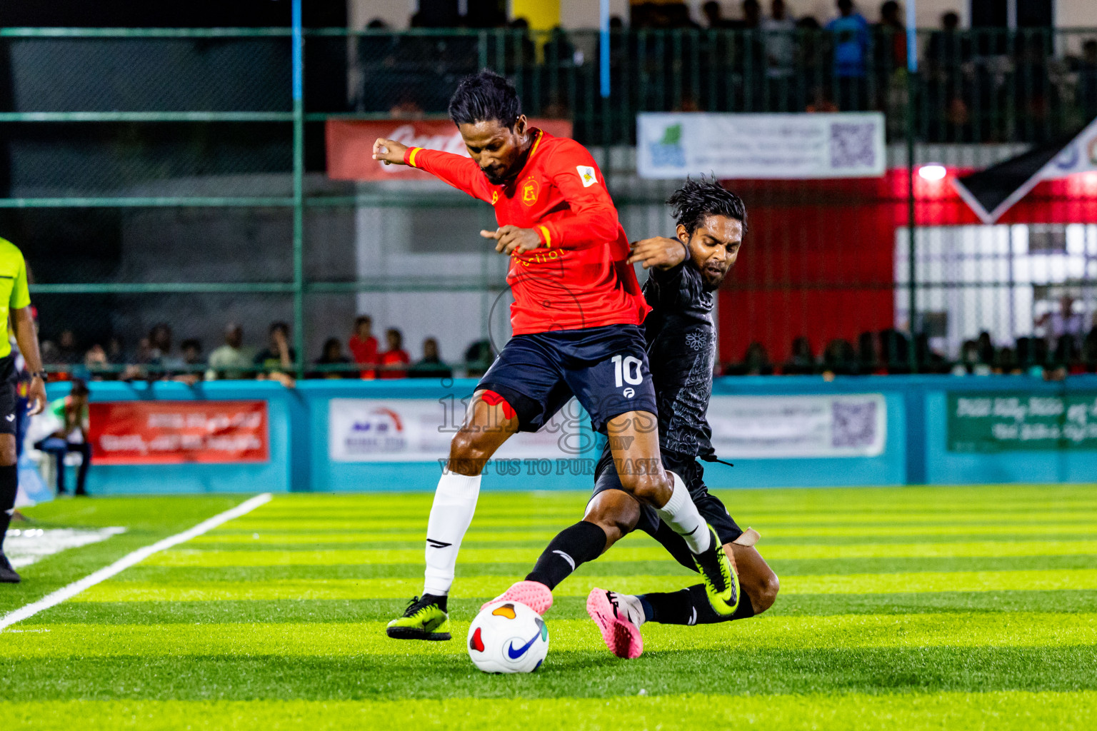 Dee Cee Jay vs Kovigoani in Semi Final of Laamehi Dhiggaru Ekuveri Futsal Challenge 2024 was held on Monday, 29th July 2024, at Dhiggaru Futsal Ground, Dhiggaru, Maldives Photos: Nausham Waheed / images.mv