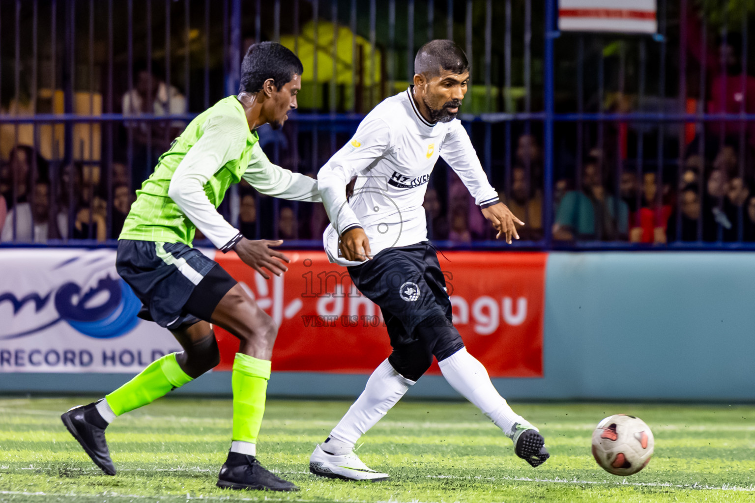 Fehendhoo vs Eydhafushi in Day 7 of Better in Baa Futsal Fiesta 2025 Men's division held in B. Eydhafushi, Maldives on Tuesday, 11th November 2025. Photos: Nausham Waheed / images.mv