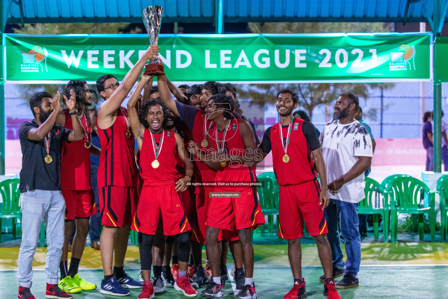 Finals of Weekend League 2021 was held on Monday, 6th December 2021, at Ekuveni Outdoor Basketball court Photos: Ismail Thoriq / images.mv