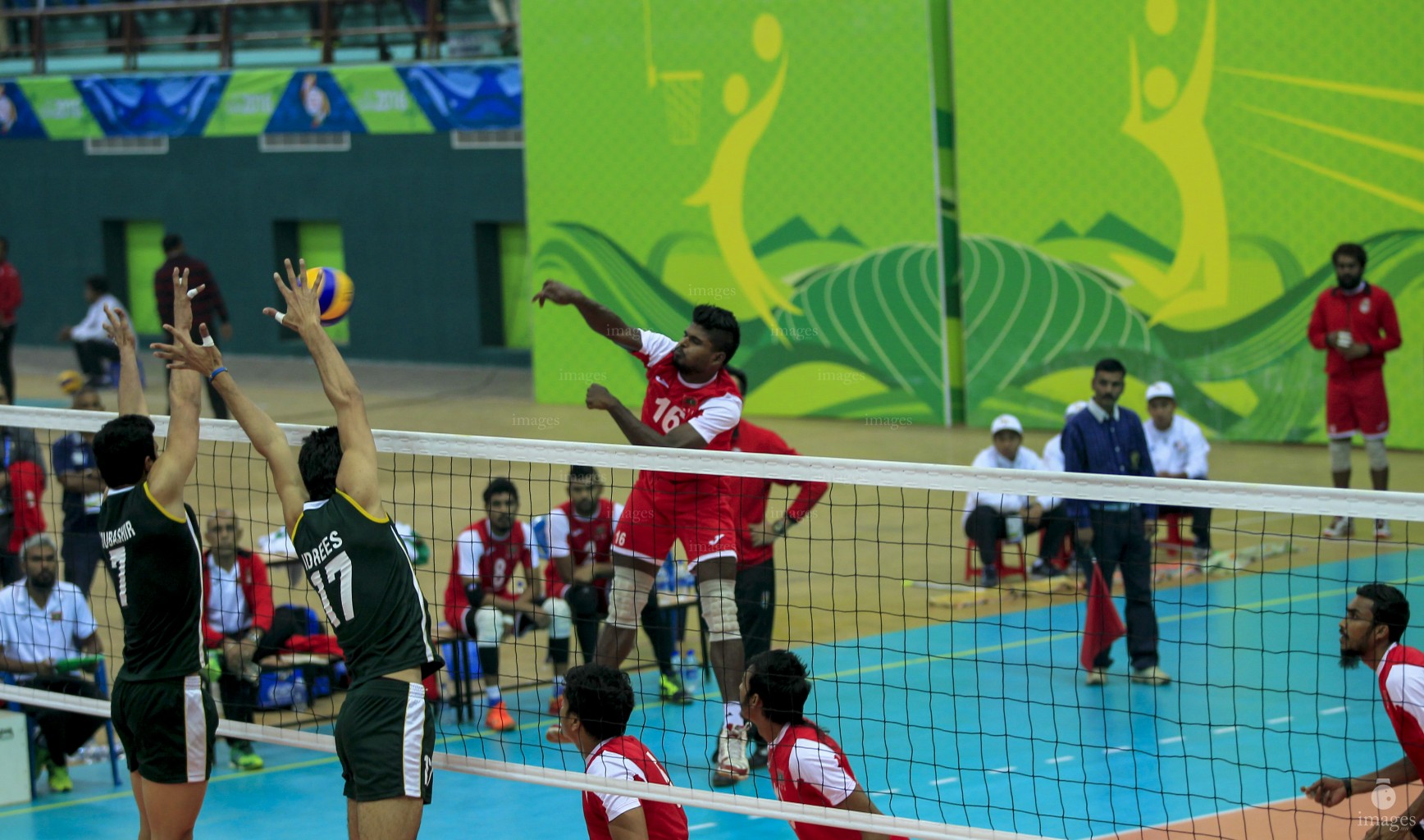 Maldives vs Pakistan in the volleyball event of the South Asian Games in Guwahati, India, Friday, February 5, 2016. (Images.mv Photo: Mohamed Ahsan)