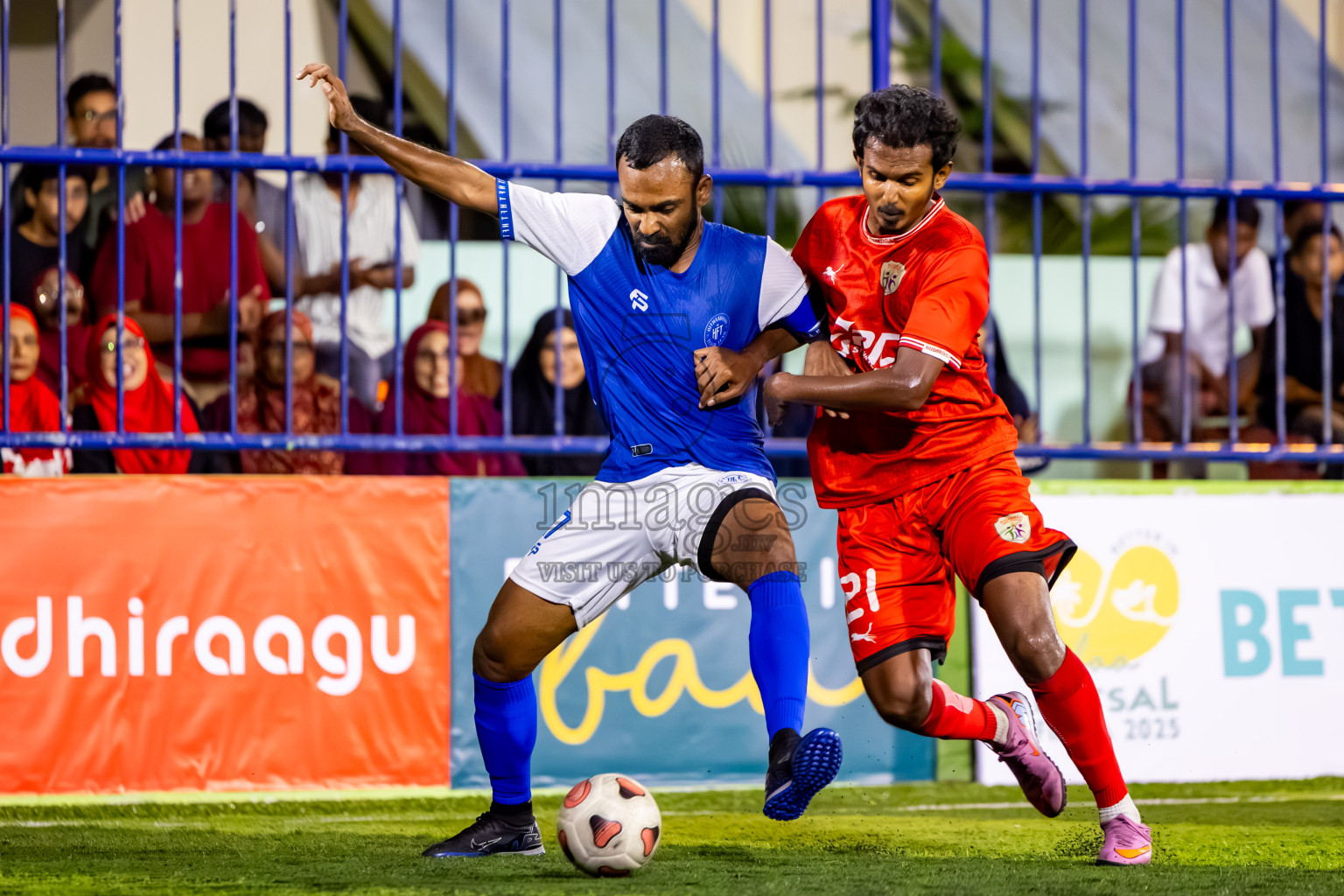 Kudarikilu vs Hithaadhoo in Day 1 of Better in Baa Futsal Fiesta 2025 Men's division held in B. Eydhafushi, Maldives on Wednesday, 5th November 2025. Photos: Nausham Waheed / images.mv