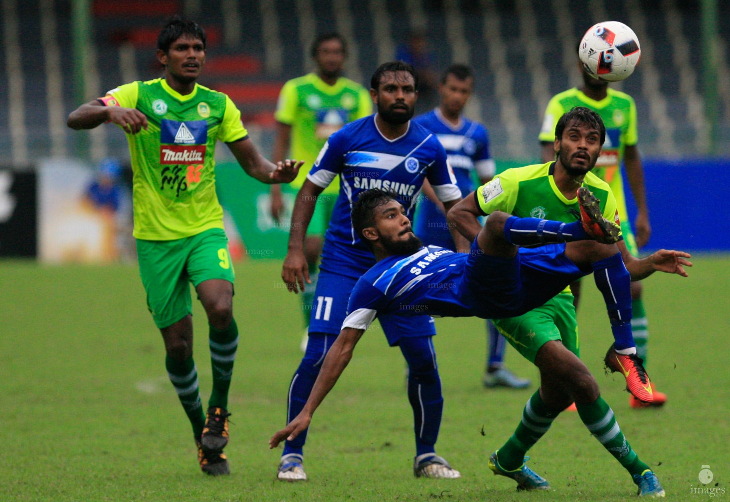 New Radiant Sports Club vs Maziya Sports & Recreation in the third round of Ooredoo Dhivehi Premiere League. 2016 Male', Friday 26 August 2016. (Images.mv Photo: Abdulla Abeedh)