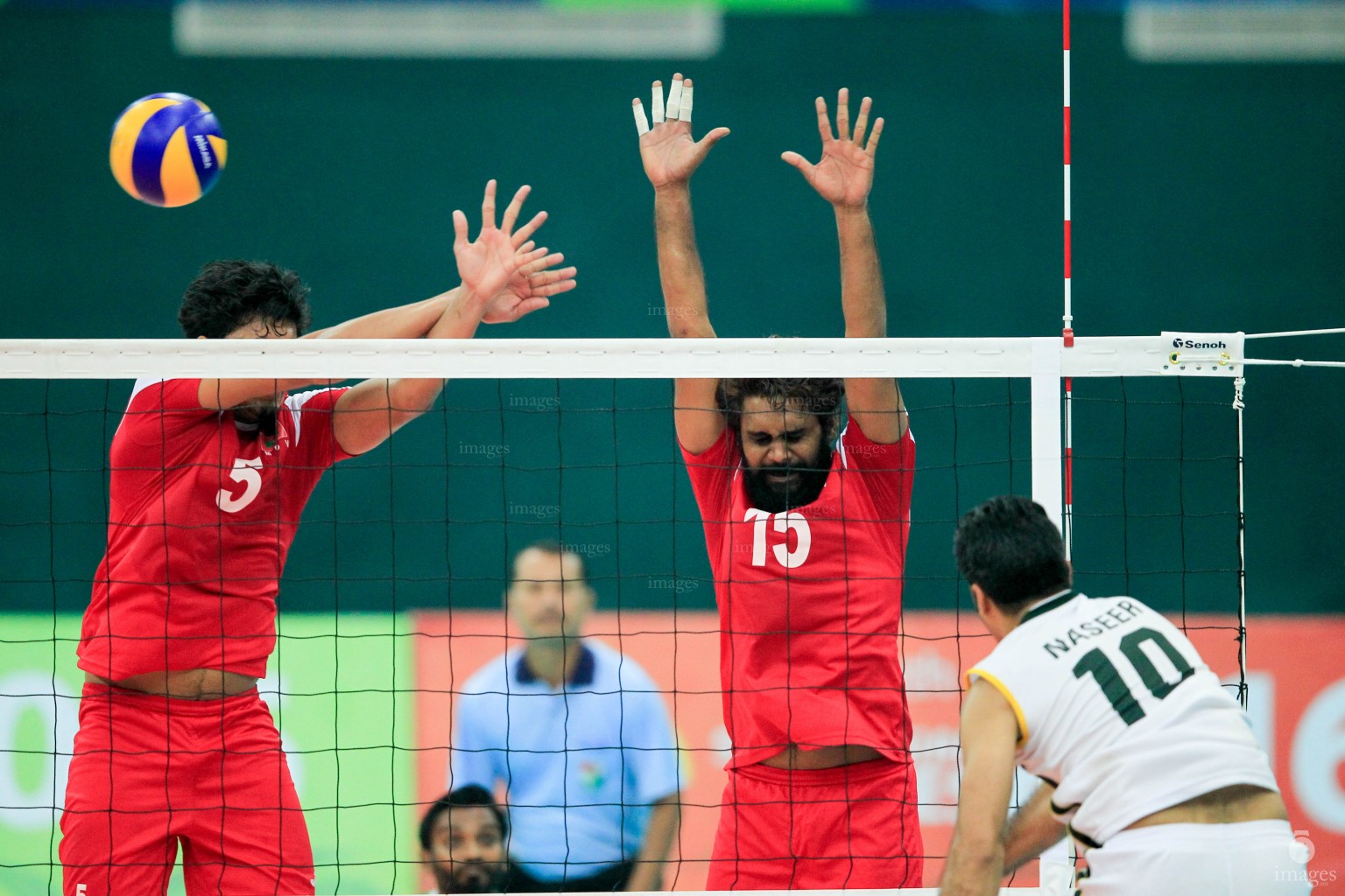 Maldives Volleyball Men's team played against Pakistan in the bronze match in the South Asian Games in Guwahati, India, Tuesday, February. 09, 2016. (Images.mv Photo/ Hussain Sinan).