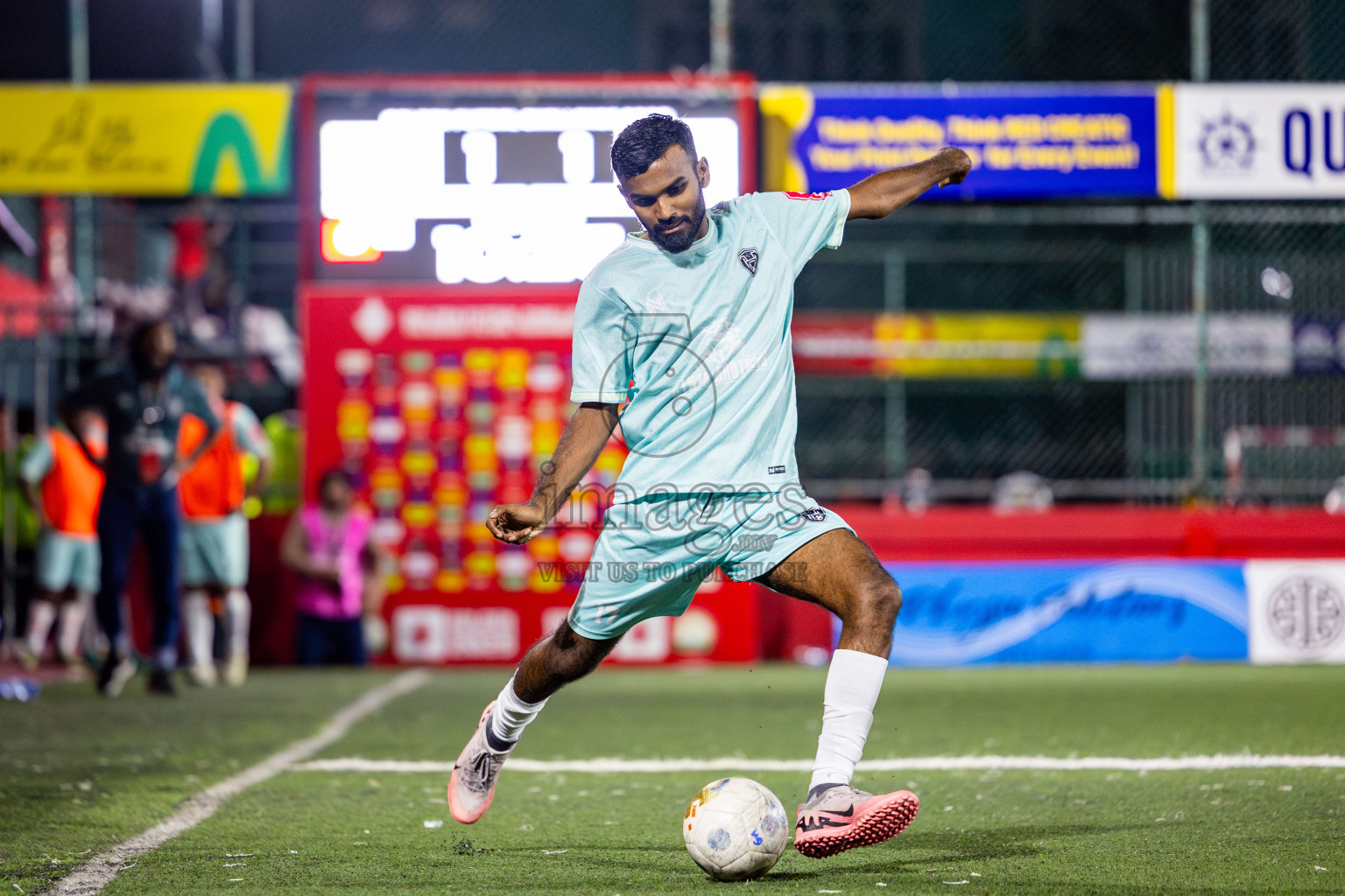 Lh Hinnavaru vs Lh Naifaru in Day 15 of Golden Futsal Challenge 2025 was held on Sunday, 19th January 2025, in Hulhumale', Maldives. Photos: Nausham Waheed / images.mv