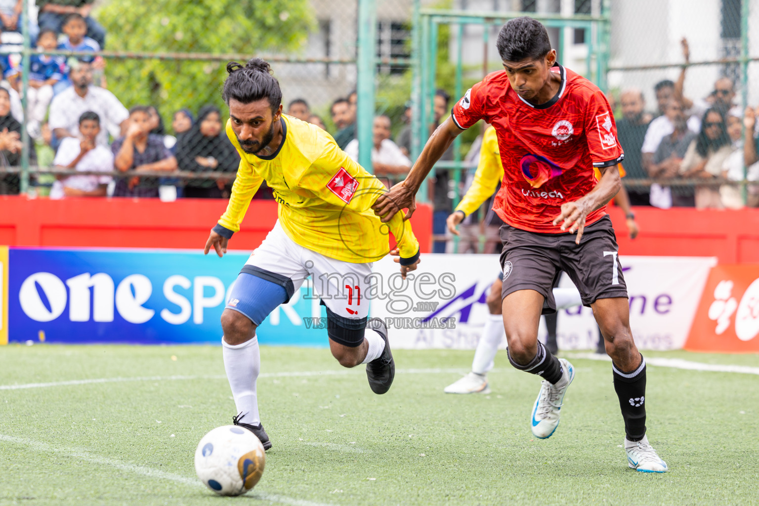 GDh Madaveli VS GDh Gadhdhoo in Atoll Round Semi-Final on Day 20 of Golden Futsal Challenge 2025 was held on Friday, 24th January 2025, in Hulhumale', Maldives.
Photos: Ismail Thoriq / images.mv