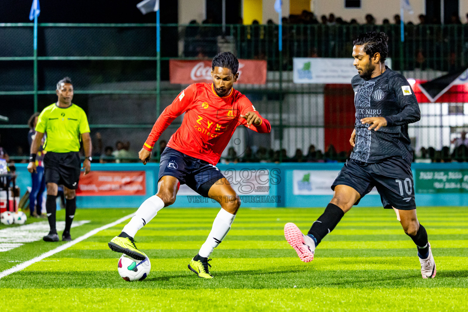 Dee Cee Jay vs Kovigoani in Semi Final of Laamehi Dhiggaru Ekuveri Futsal Challenge 2024 was held on Monday, 29th July 2024, at Dhiggaru Futsal Ground, Dhiggaru, Maldives Photos: Nausham Waheed / images.mv