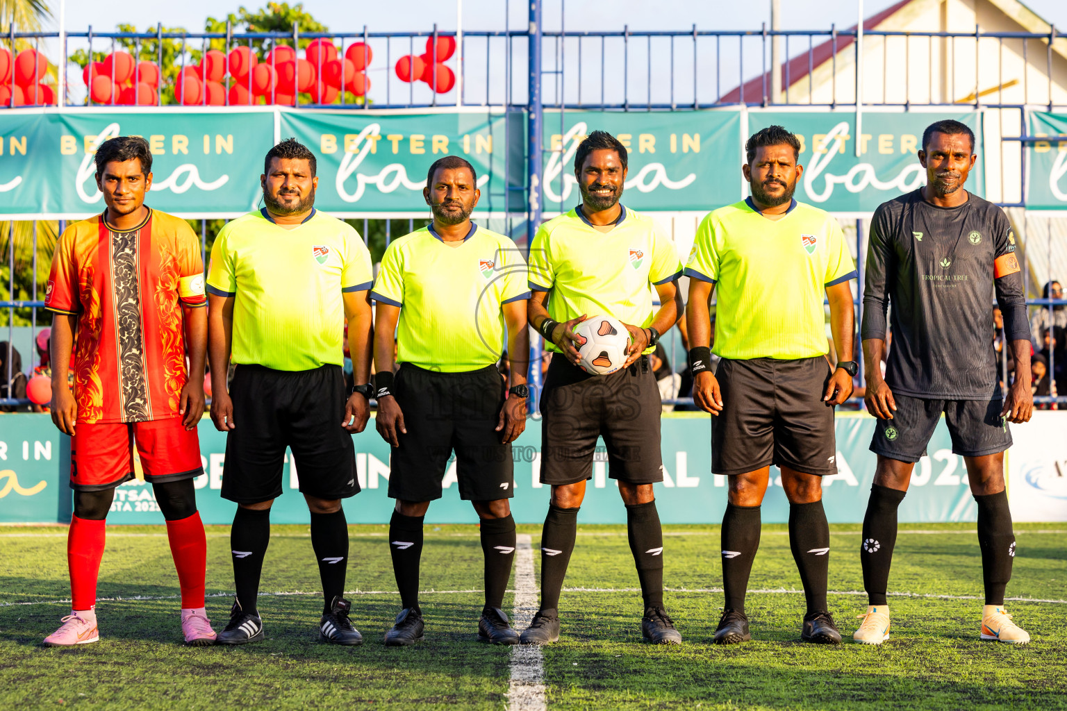 Thulhaadhoo vs Fehendhoo in Quater Finals of Better in Baa Futsal Fiesta 2025 Men's division held in B. Eydhafushi, Maldives on Thursday, 13th November 2025. Photos: Nausham Waheed / images.mv
