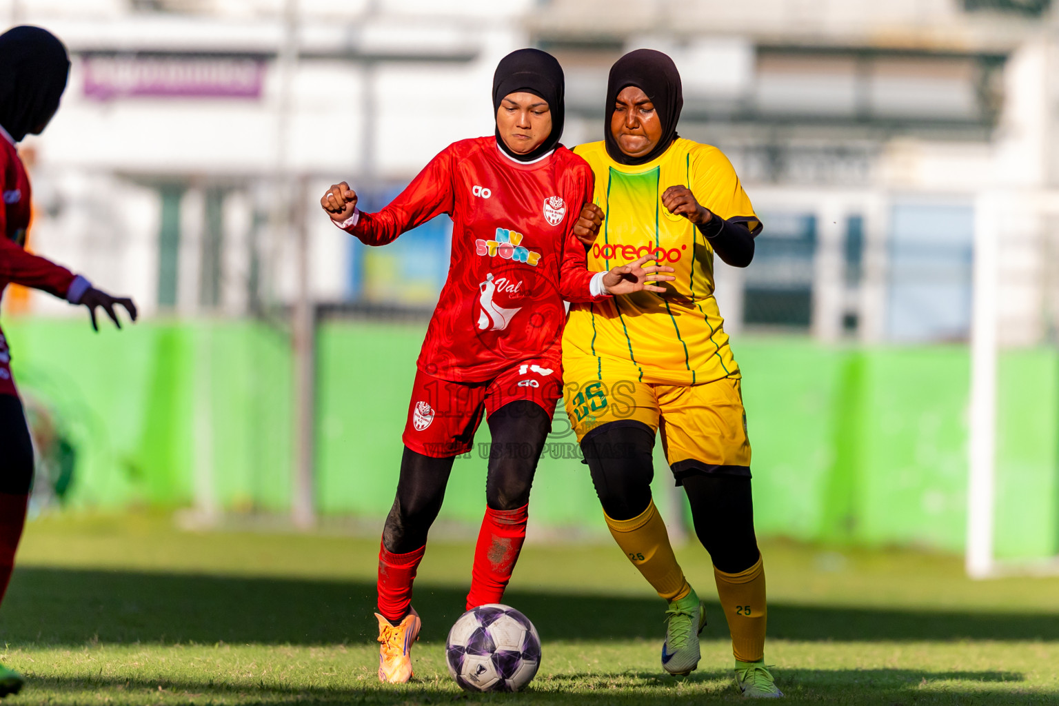 Biss Buru Sports Club vs Maziya Sports  in FAM Women’s League 2025 held in Henveiru Football ground, Male', Maldives on Wednesday, 3rd December 2025. Photos: Nausham Waheed / Images.mv