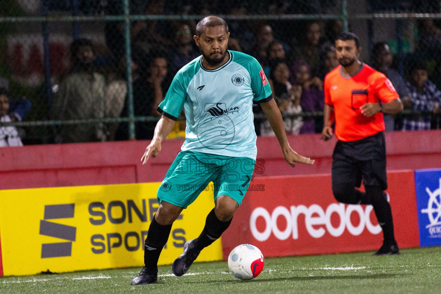 HA Thakandhoo vs HA Dhidhdhoo in Day 5 of Golden Futsal Challenge 2024 was held on Friday, 19th January 2024, in Hulhumale', Maldives
Photos: Ismail Thoriq / images.mv