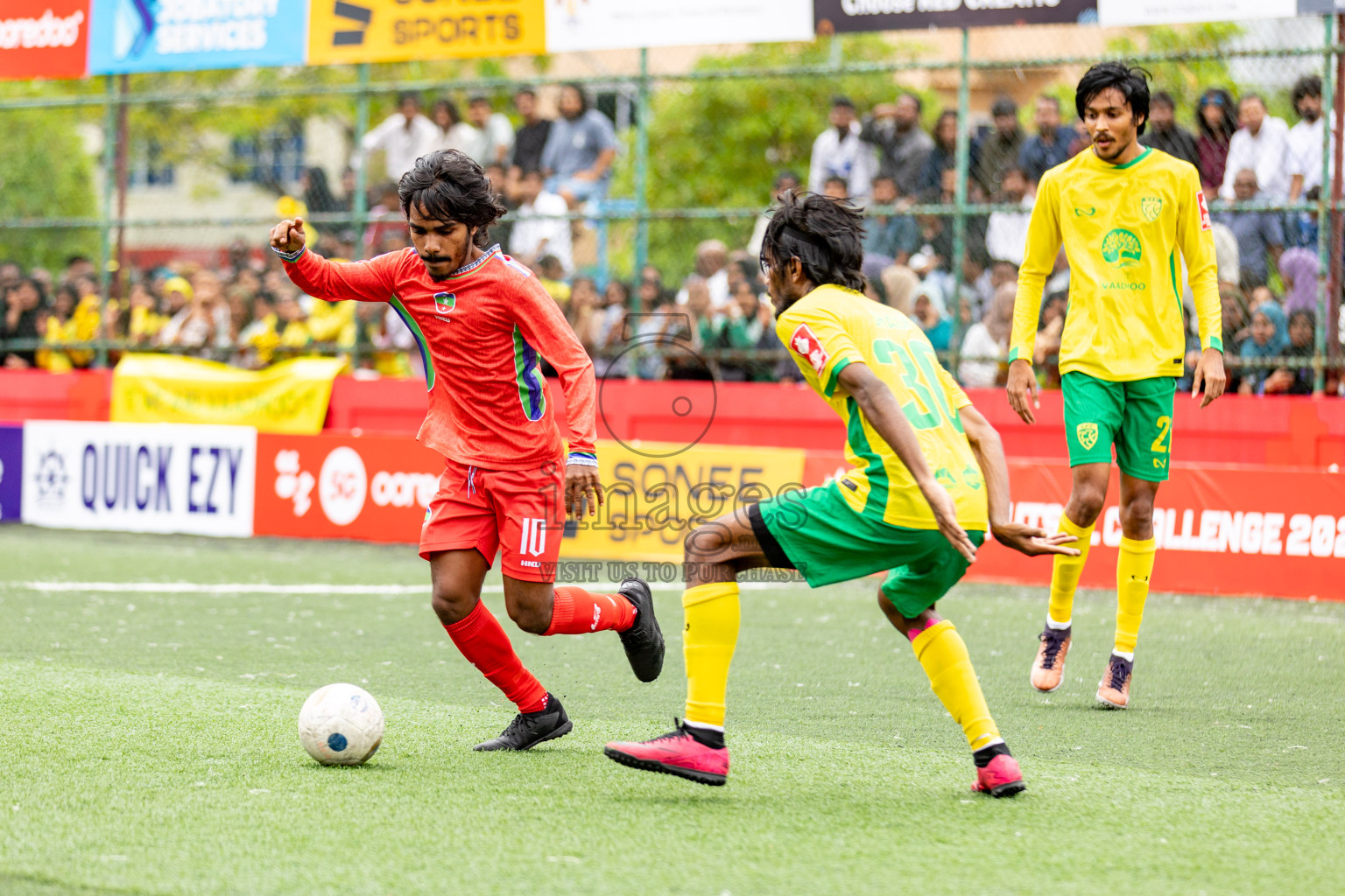 GDh Vaadhoo VS GDh Thinadhoo in Atoll Round Semi-Final on Day 20 of Golden Futsal Challenge 2025 was held on Friday, 24 January 2025, in Hulhumale', Maldives. Photos: Hassan Simah / images.mv