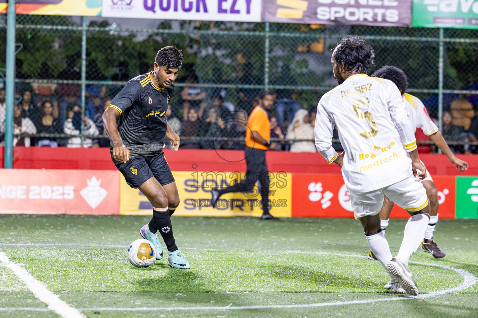 B Fehendhoo VS B Eydhafushi in Day 21 of Golden Futsal Challenge 2025 was held on Saturday, 25 January 2025, in Hulhumale', Maldives. 
Photos: Hassan Simah / images.mv