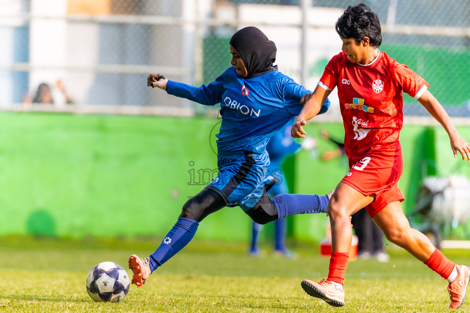 Biss Buru Sports Club vs Odi Sports Club in FAM Women’s League 2025 held in Henveiru Football ground, Male', Maldives on Wednesday, 10th December 2025. Photos: Nausham Waheed / Images.mv
