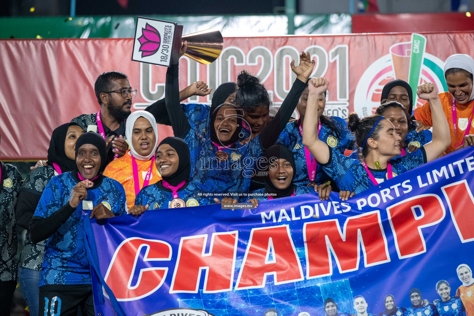 orts Limited vs WAMCO - in the Finals 18/30 Women's Futsal Fiesta 2021 held in Hulhumale, Maldives on 18 December 2021. Photos by Shuu Abdul Sattar