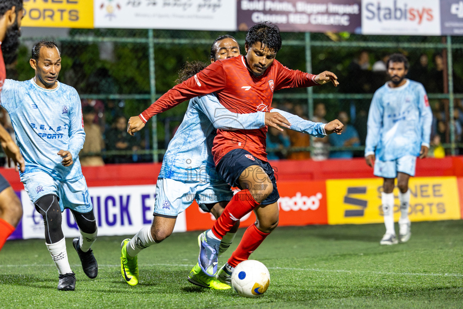 ADh Mahibadhoo VS ADh Kunburudhoo Atoll Round Semi-Final on Day 20 of Golden Futsal Challenge 2025 was held on Friday, 24 January 2025, in Hulhumale', Maldives. 
Photos: Hassan Simah / images.mv