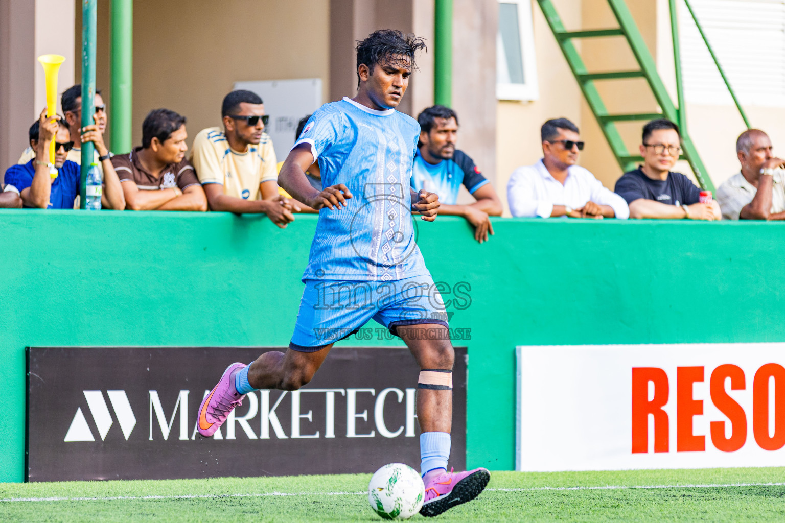 Velassaru vs Ozen Bolifushi in Resort League 2025 (South Male Zone) day 3 was held on Tuesday, 30th September 2025 in Crossroads's Maldives, Photos: Areef Adam / images.mv