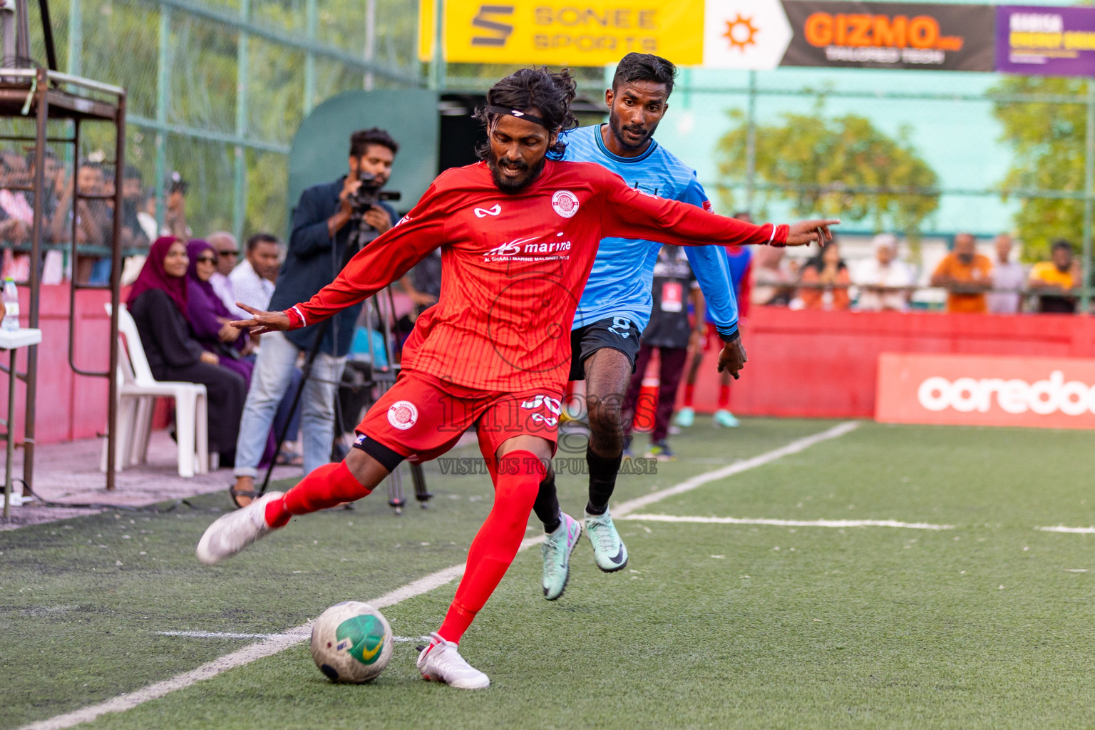 GDh. Gadhdhoo  VS  GDh. Hoandedhdhoo in Day 12 of Golden Futsal Challenge 2024 was held on Friday, 26th January 2024, in Hulhumale', Maldives 
Photos: Hassan Simah / images.mv