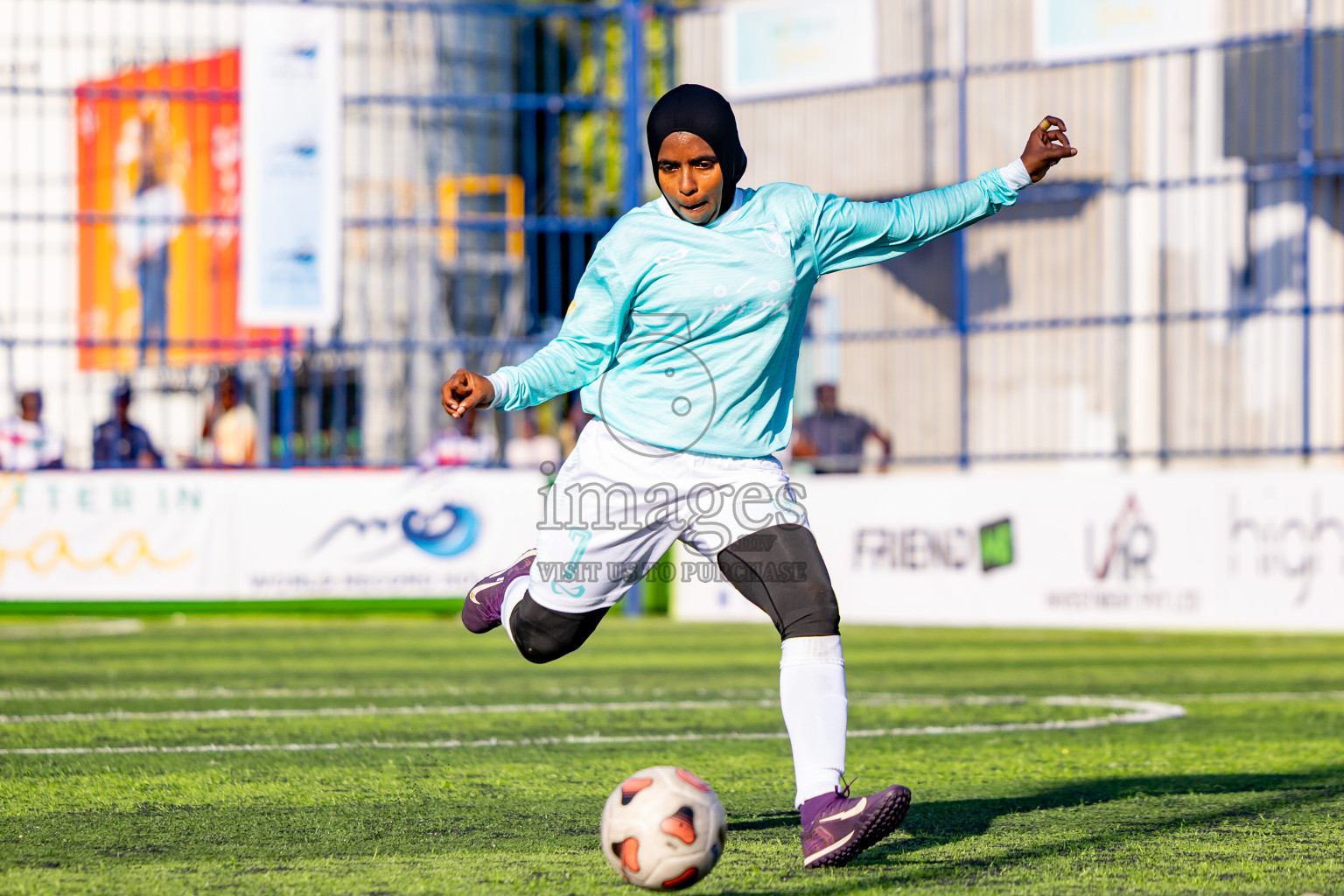 Dhonfanu vs Hithaadhoo in Day 2 of Better in Baa Futsal Fiesta 2025 Woman's division held in B. Eydhafushi, Maldives on Thursday, 6th November 2025. Photos: Nausham Waheed / images.mv