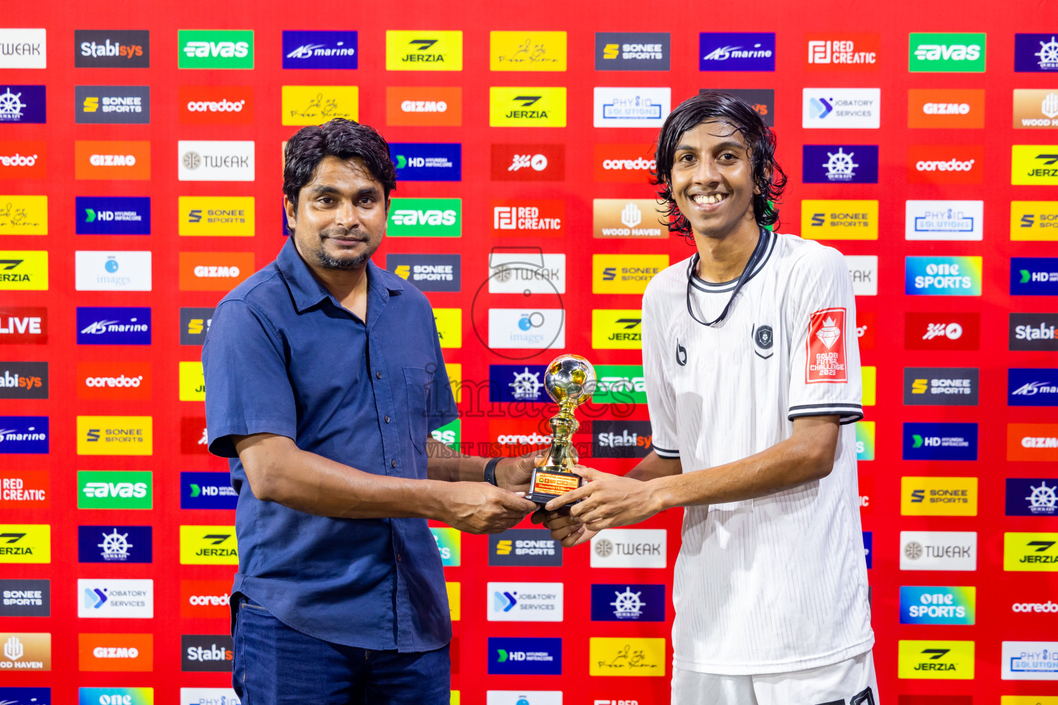 R Dhuvaafaru vs R Meedhoo in Day 14 of Golden Futsal Challenge 2025 was held on Saturday, 18th January 2025, in Hulhumale', Maldives. Photos: Nausham Waheed / images.mv