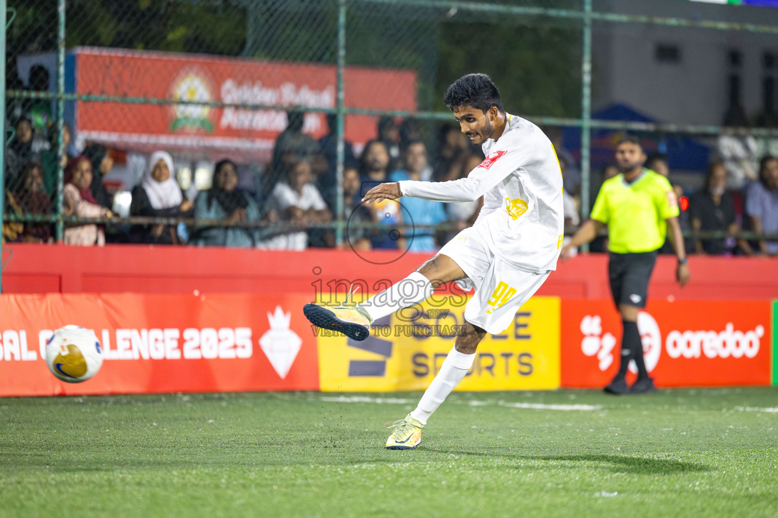 HDg Finey vs HDh Makunudhoo in Day 13 of Golden Futsal Challenge 2025 was held on Friday, 17th January 2025, in Hulhumale', Maldives 
Photos: Hassan Simah / images.mv