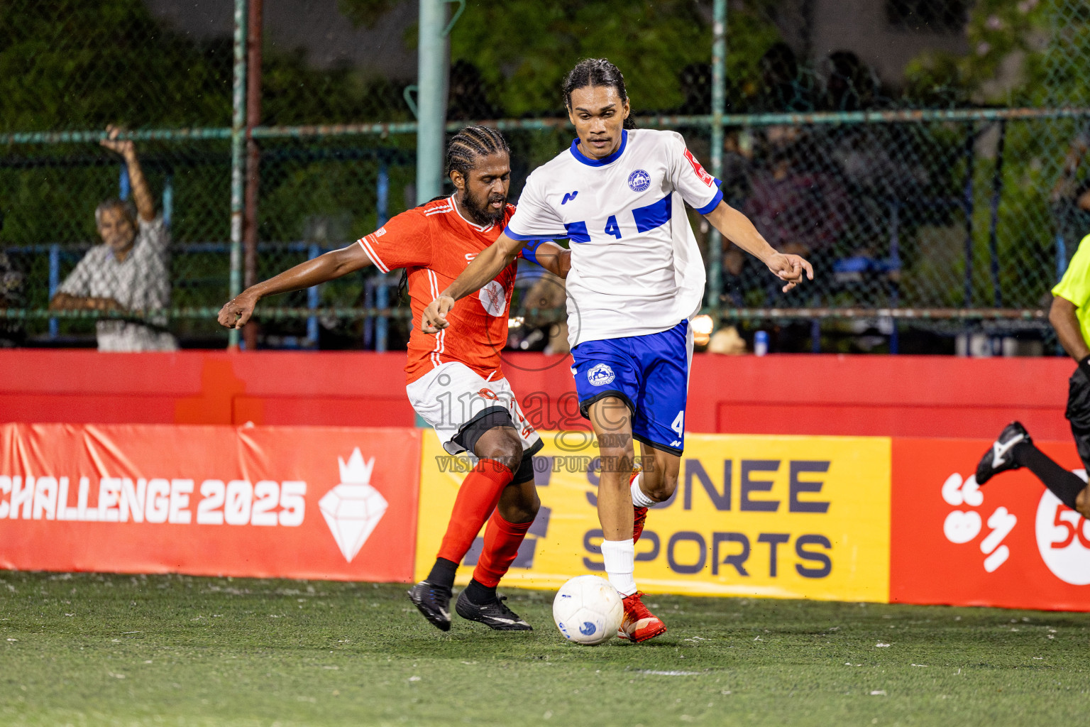 Th. Veymandoo VS Th. Kandoodhoo in Day 18 of Golden Futsal Challenge 2025 was held on Wednesday, 22nd January 2025, in Hulhumale', Maldives. Photos: Nausham Waheed / images.mv