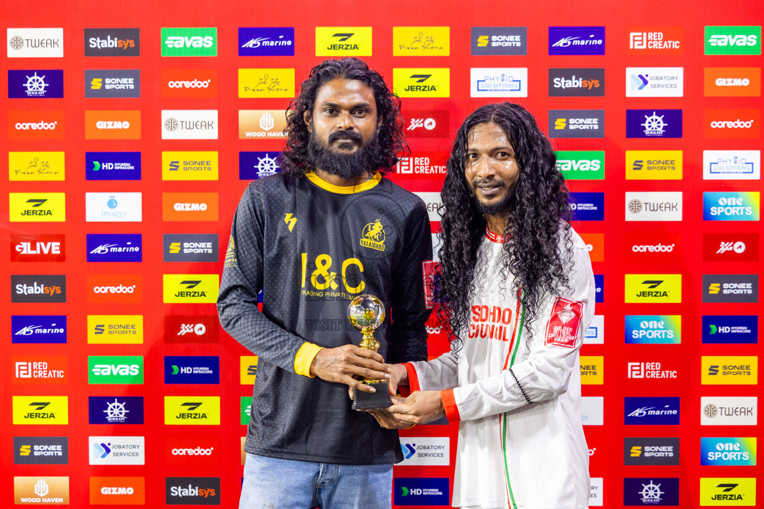R Kalaidhoo vs R Isdhoo in Day 14 of Golden Futsal Challenge 2025 was held on Saturday, 18th January 2025, in Hulhumale', Maldives. Photos: Nausham Waheed / images.mv
