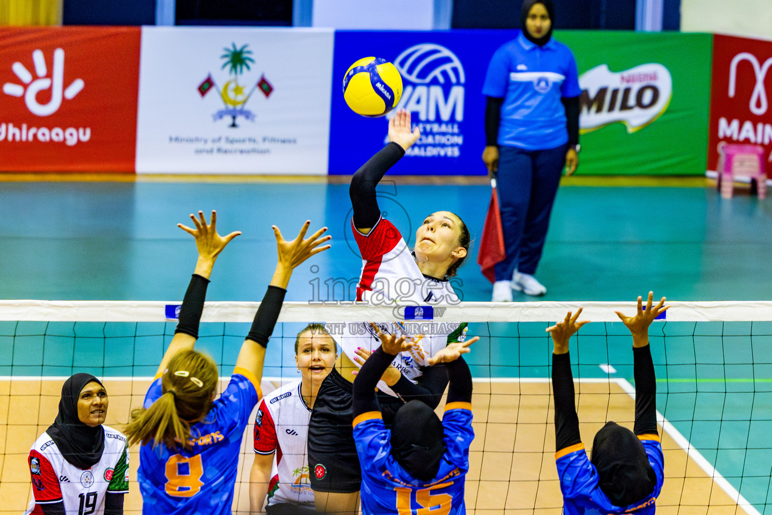 Huraa Community Club vs Flexor Sports Club in Semi Finals of Women's Division of VAM Cup 2025 held in Male', Maldives on Tuesday, 15th April 2025 at Social Center Indoor Hall Photos By: Nausham Waheed / images.mv