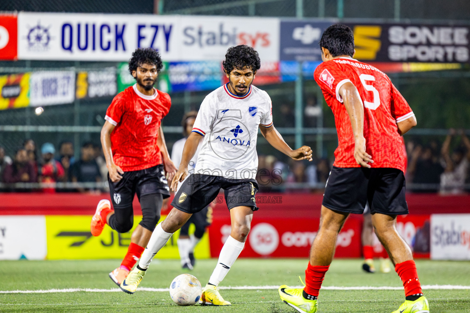 DH Maaenboodhoo vs DH Kudahuvadhoo in Dhaalu Atoll Finals in Day 25 of Golden Futsal Challenge 2025 was held on Wednesday , 28th January 2025, in Hulhumale', Maldives. Photos: Nausham Waheed / images.mv