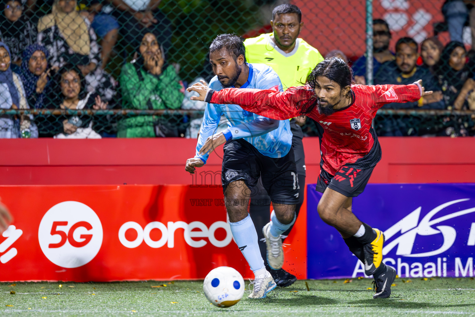 HDh Neykurendhoo vs HDh Kumundhoo in Haa Dhaalu Atoll Semi Final on Day 23 of Golden Futsal Challenge 2025 was held on Monday , 27th January 2025, in Hulhumale', Maldives.
Photos: Ismail Thoriq / images.mv